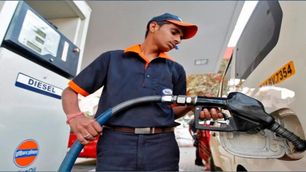 Petrol Diesel Price 11/11/2024: আজ তেলের দাম কত হল?বাড়ল না কমল দেখে নিন
