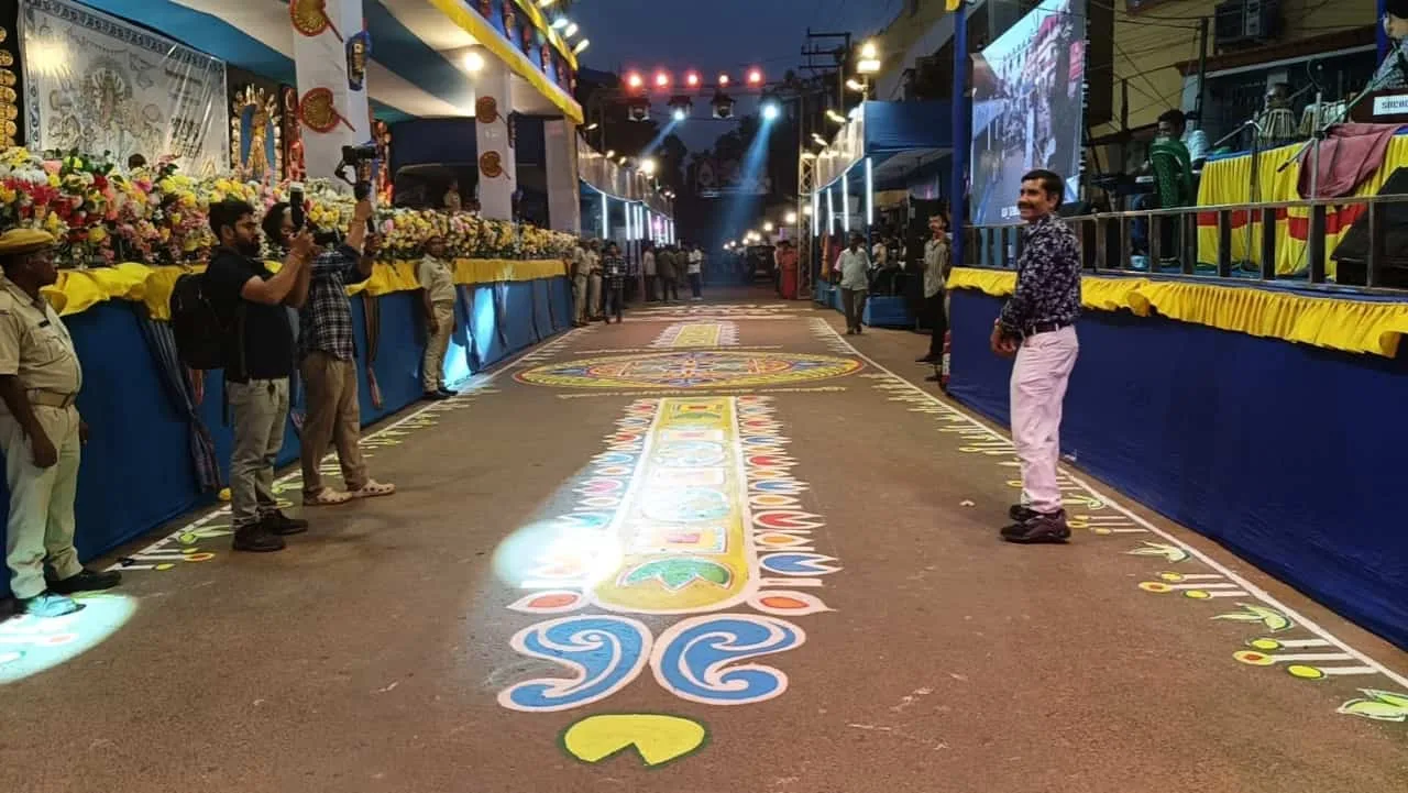 Midnapore Carnival 5 Midnapore Puja Carnival: মাতৃশক্তির বন্দনায় মেদিনীপুরে পুজো কার্নিভাল, মুগ্ধ মেদিনীপুরবাসী