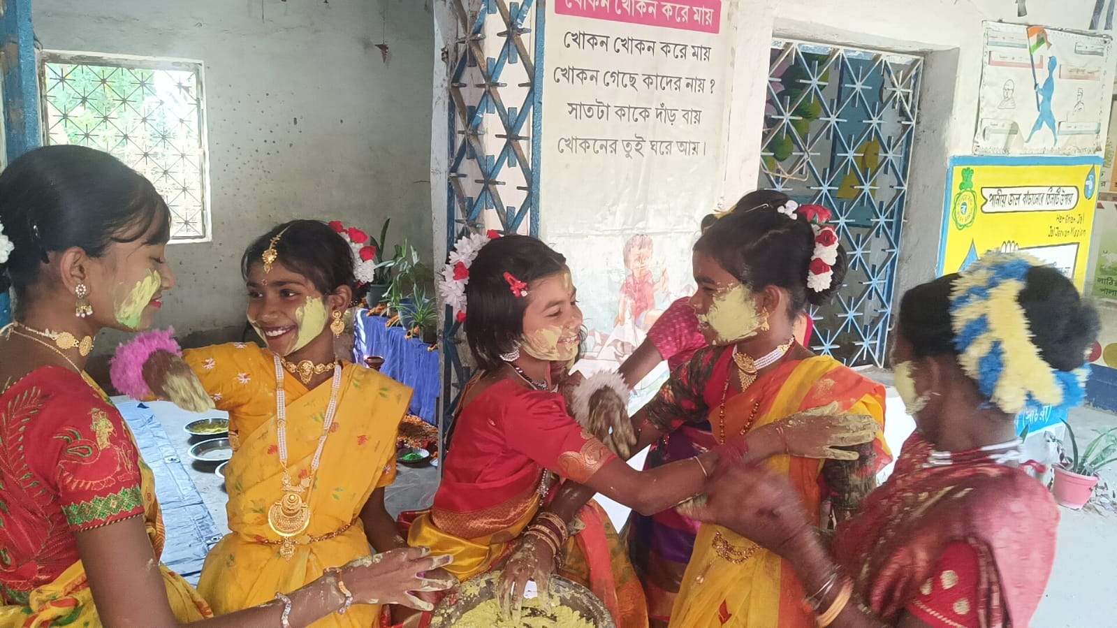Midnapore: দোল খেলতে ভেষজ আবির, খেলার ছলে তৈরি করলো পলাশী স্কুলের খুদে পড়ুয়ারা
